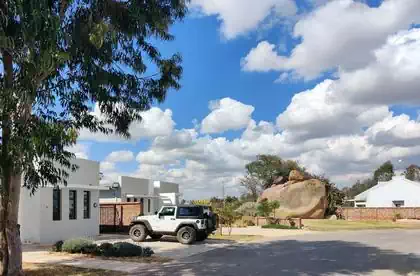 Modern minimalist house in Sunbird housing development in Arlington Harare. Simple elegant house design by Harare architect